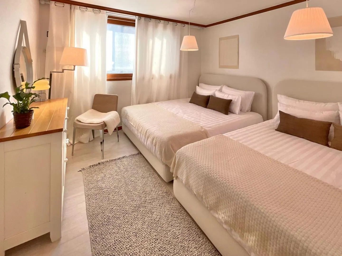5 People#Lotte World Jamsil#Lotte Tower,#Kspo Dome#Sports Complex#Jyp#Coex#Asan Medical Center Apartment Seoul South Korea